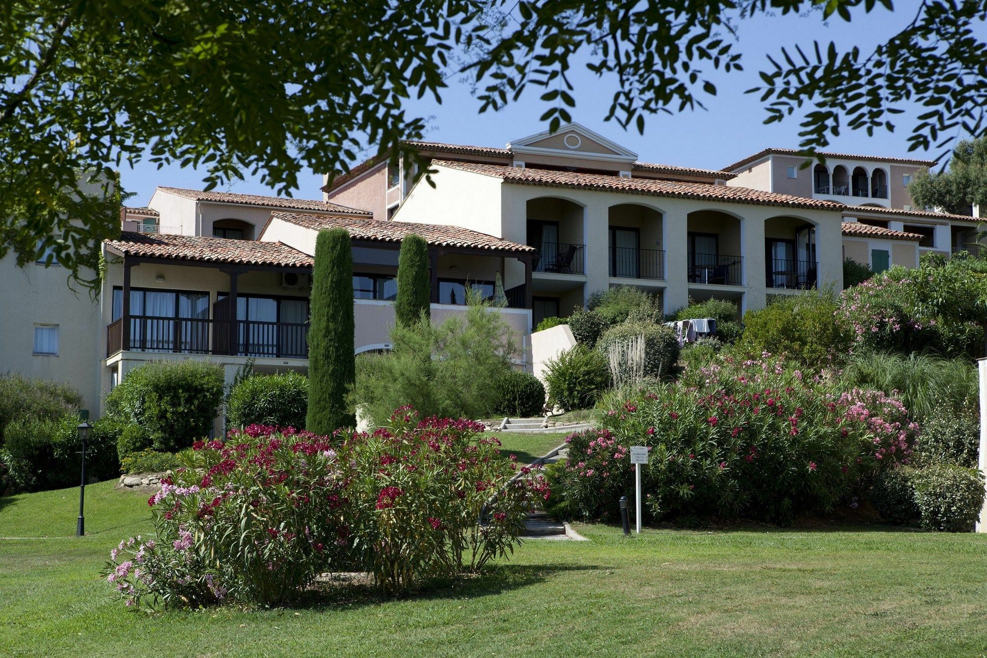 Residence Pierre & Vacances Les Parcs De Grimaud Eksteriør bilde